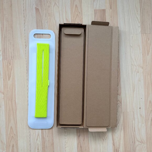 Apple iPhone Pocket by ISSEY MIYAKE - Short - Yellow / Lemon [Limited Edition] - Picture 3 of 15